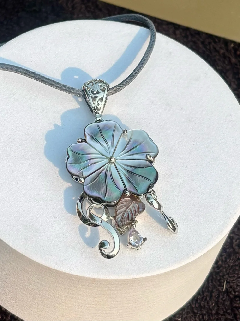 NEW! Flower Abalone Shell Necklace